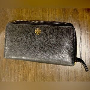 Tory Burch Orange Wallet Sleek Design